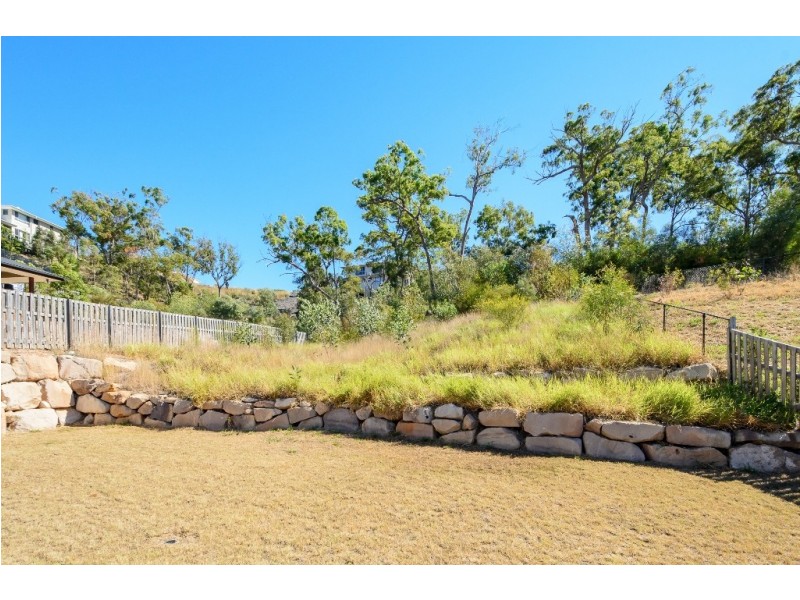5 CARLSSON PLACE, Kirkwood QLD 4680
