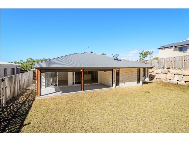 5 CARLSSON PLACE, Kirkwood QLD 4680
