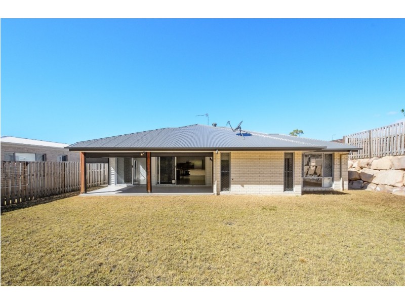 5 CARLSSON PLACE, Kirkwood QLD 4680