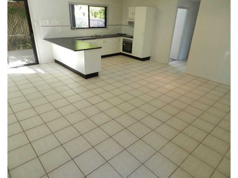 2/41 Park Street, West Gladstone QLD 4680