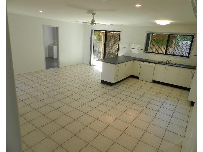 2/41 Park Street, West Gladstone QLD 4680