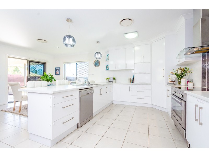 14 Spence Court, Kirkwood QLD 4680