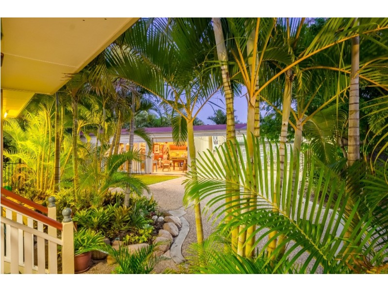 4 KATRINA BOULEVARD, New Auckland QLD 4680