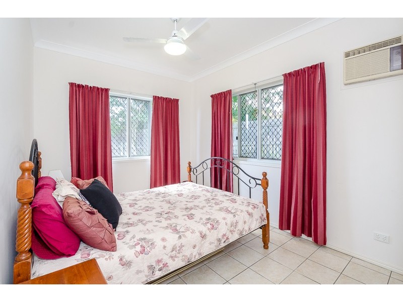 4 KATRINA BOULEVARD, New Auckland QLD 4680