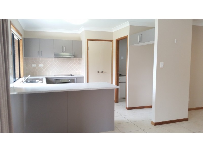 1/6 Lulu Court, Bushland Beach QLD 4818