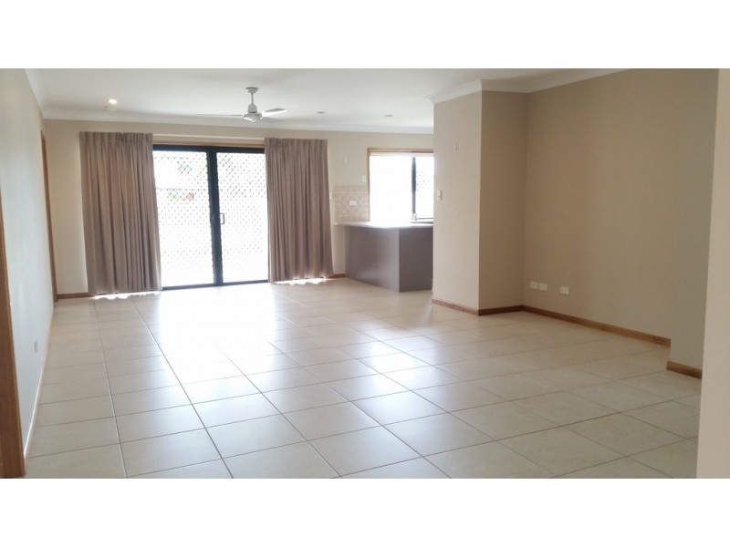 1/6 Lulu Court, Bushland Beach QLD 4818