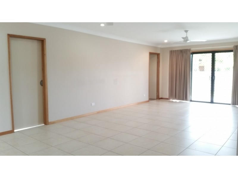 1/6 Lulu Court, Bushland Beach QLD 4818