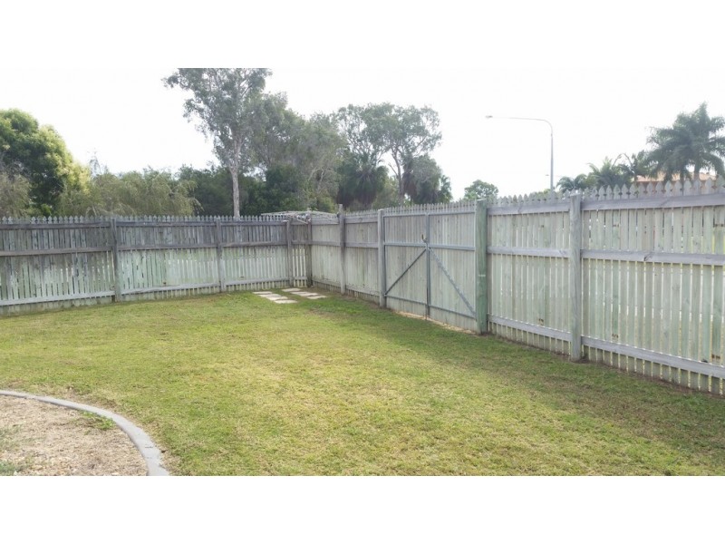 1/6 Lulu Court, Bushland Beach QLD 4818