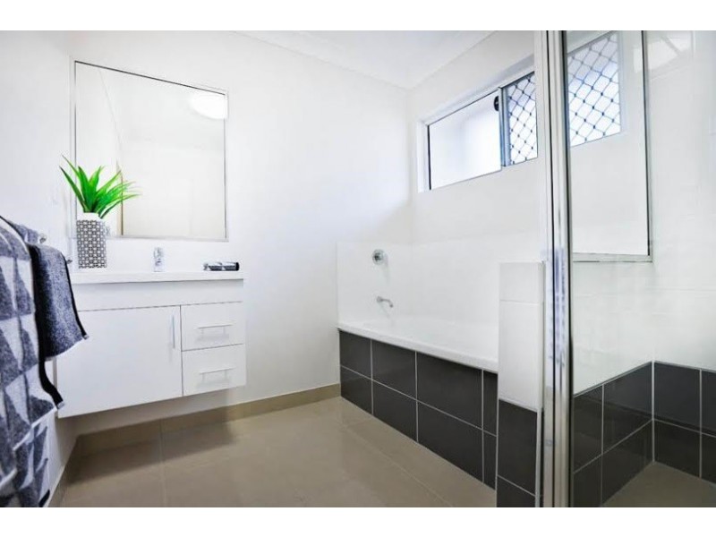 33 Roosevelt Loop, Mount Louisa QLD 4814