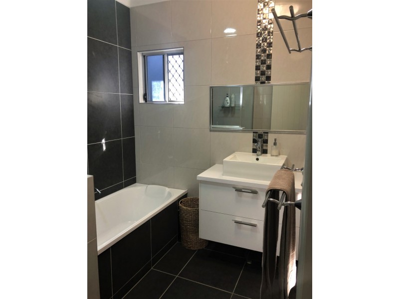 37 Zoe Court, Mount Louisa QLD 4814