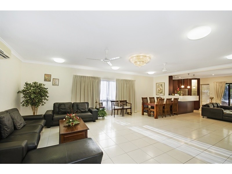 9 Sheerwater Parade, Douglas QLD 4814