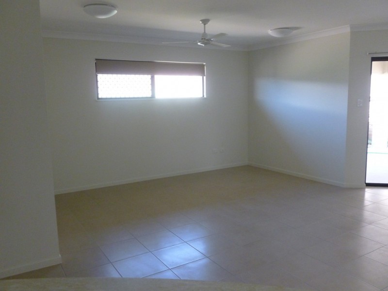 Bushland Beach QLD 4818