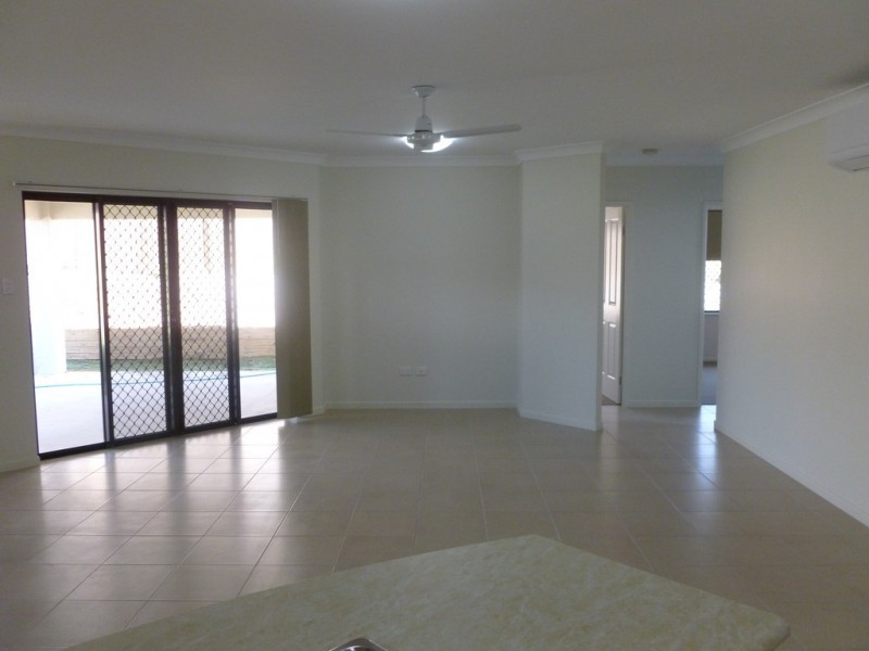 Bushland Beach QLD 4818