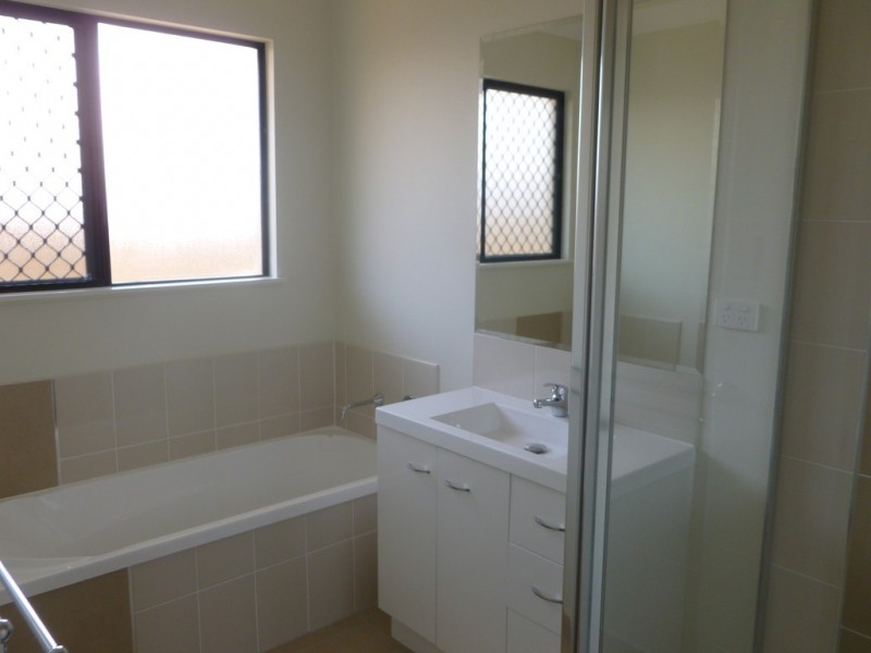 Bushland Beach QLD 4818