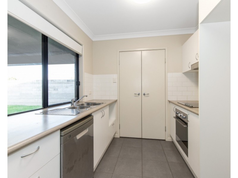 11 Smugglers Cove, Mount Low QLD 4818