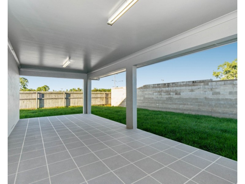 11 Smugglers Cove, Mount Low QLD 4818