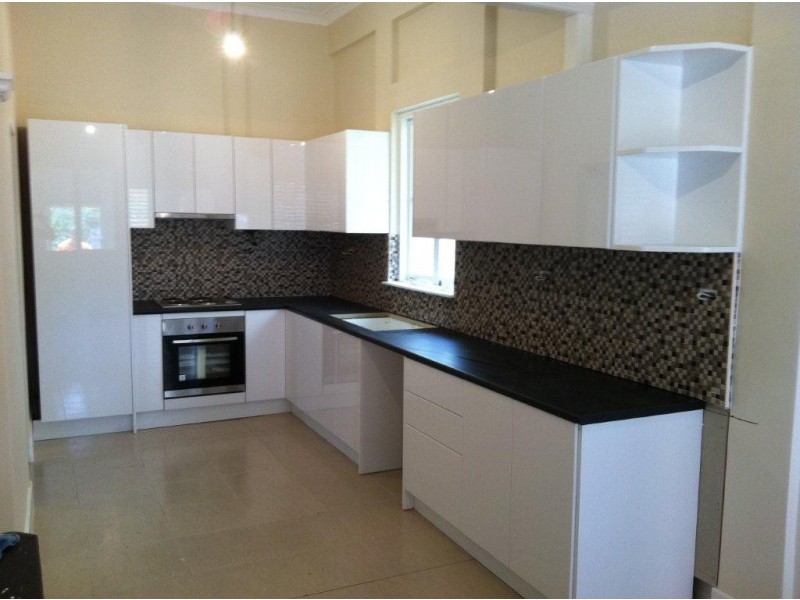 11 Leigh Street, West End QLD 4810