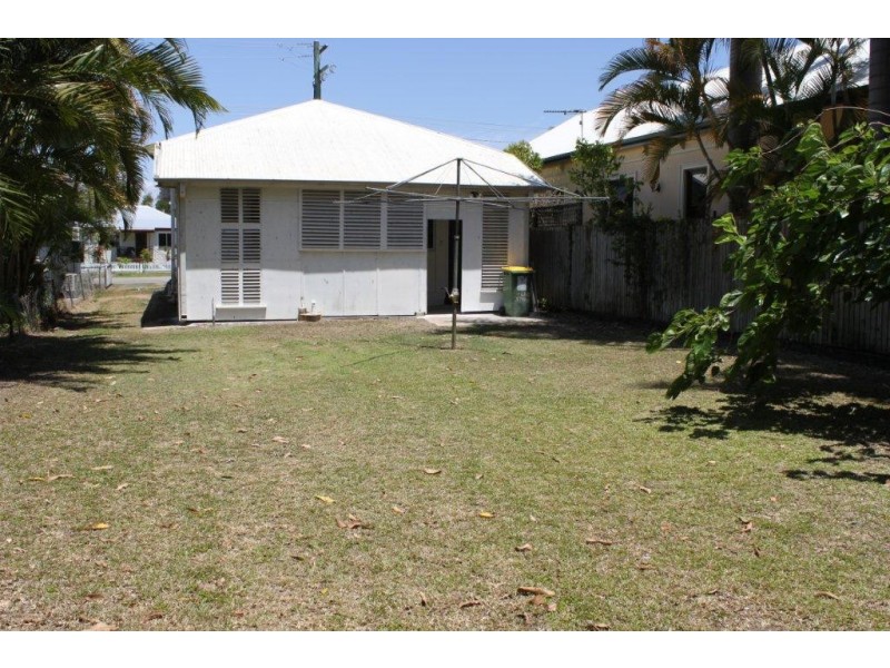 11 Leigh Street, West End QLD 4810