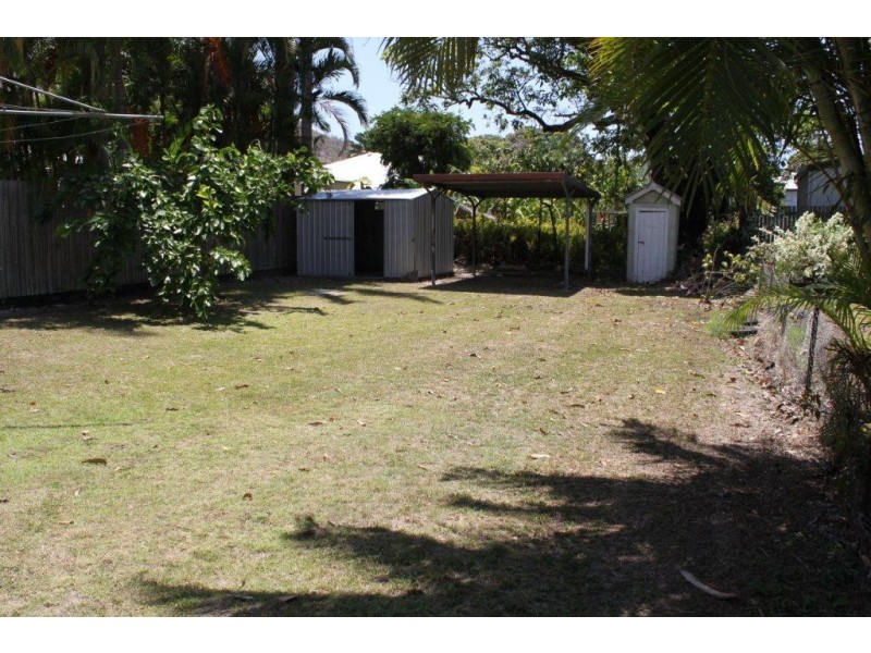 11 Leigh Street, West End QLD 4810