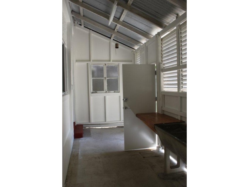 11 Leigh Street, West End QLD 4810