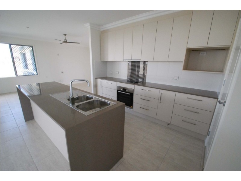 10 Pincer, Bushland Beach QLD 4818