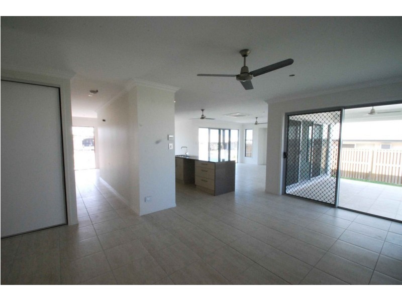 10 Pincer, Bushland Beach QLD 4818