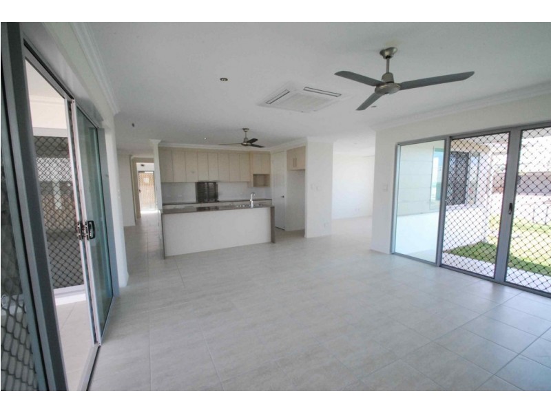 10 Pincer, Bushland Beach QLD 4818