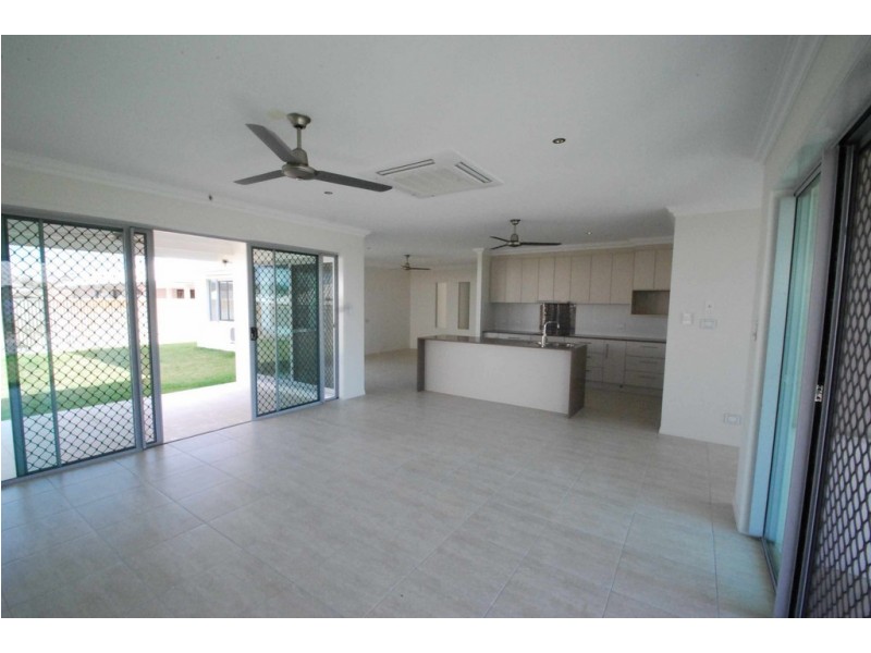 10 Pincer, Bushland Beach QLD 4818