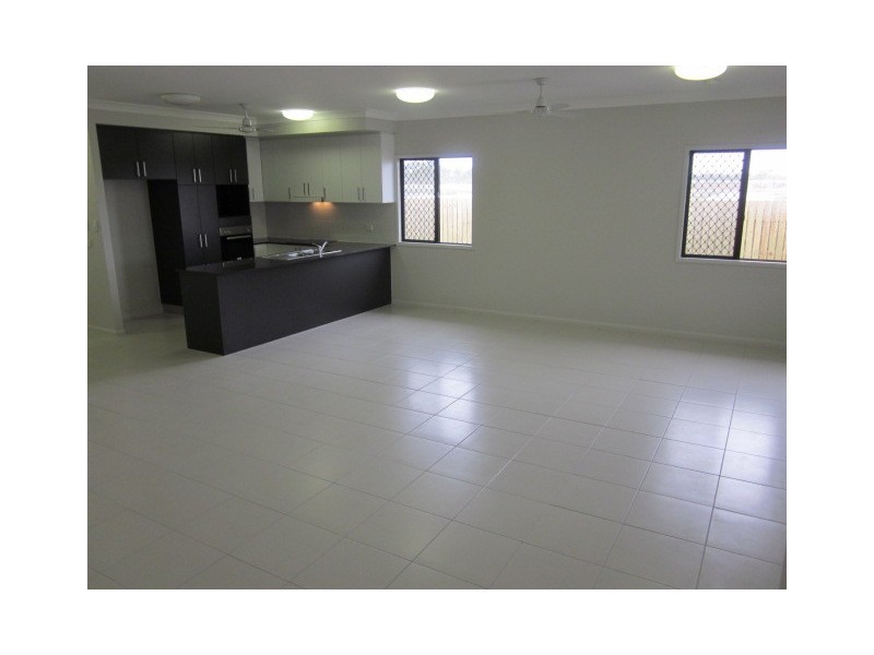 30 Saba Court , Northshore, Burdell QLD 4818