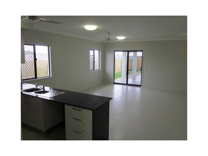 30 Saba Court , Northshore, Burdell QLD 4818