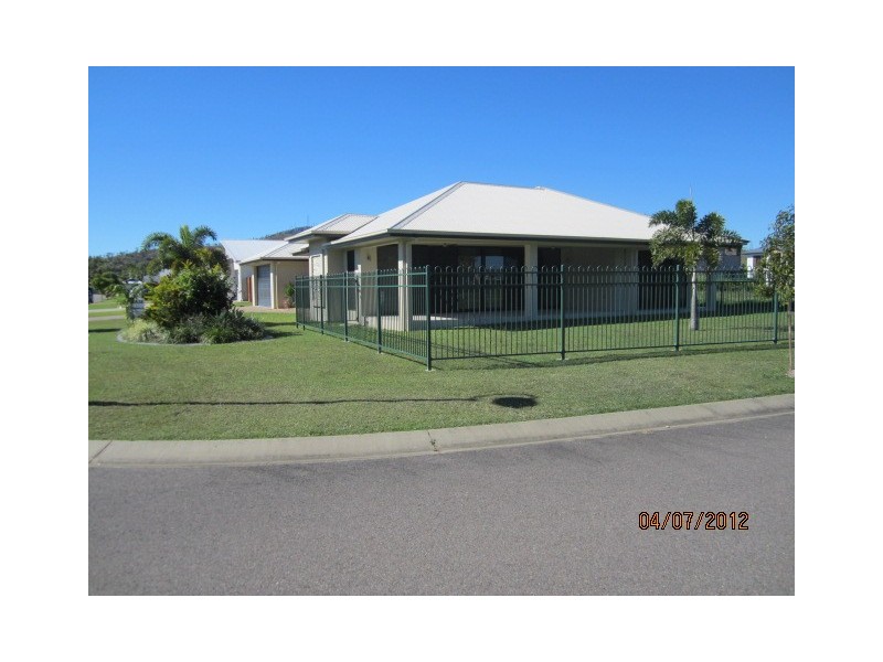 31 Sheerwater Parade, Douglas QLD 4814