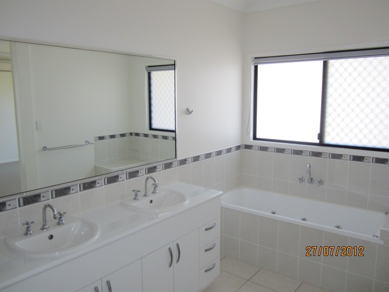 1 Waterstone Terrace, Idalia QLD 4811