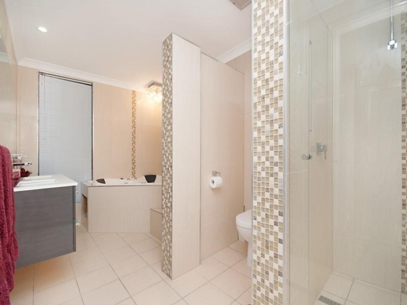 1 Balmoral Place, Castle Hill QLD 4810