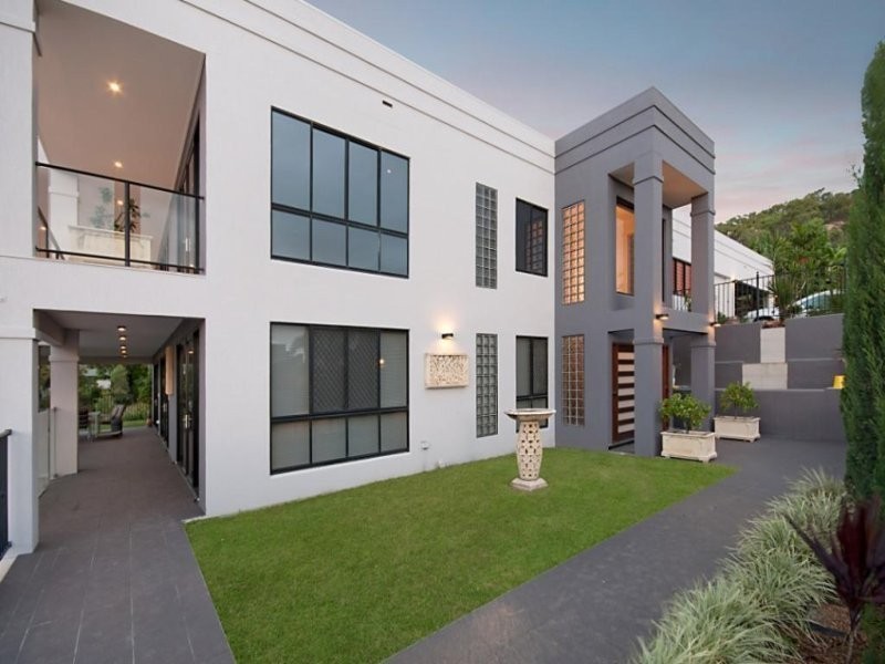 1 Balmoral Place, Castle Hill QLD 4810