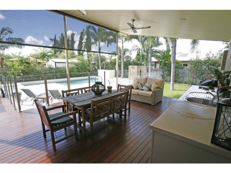 37 Waterview Drive, Bushland Beach QLD 4818