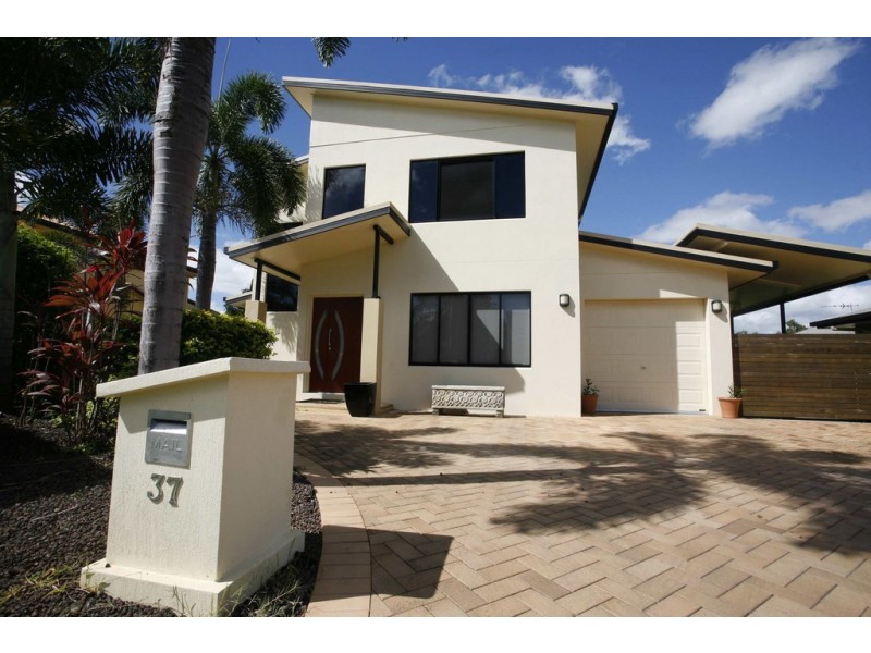 37 Waterview Drive, Bushland Beach QLD 4818