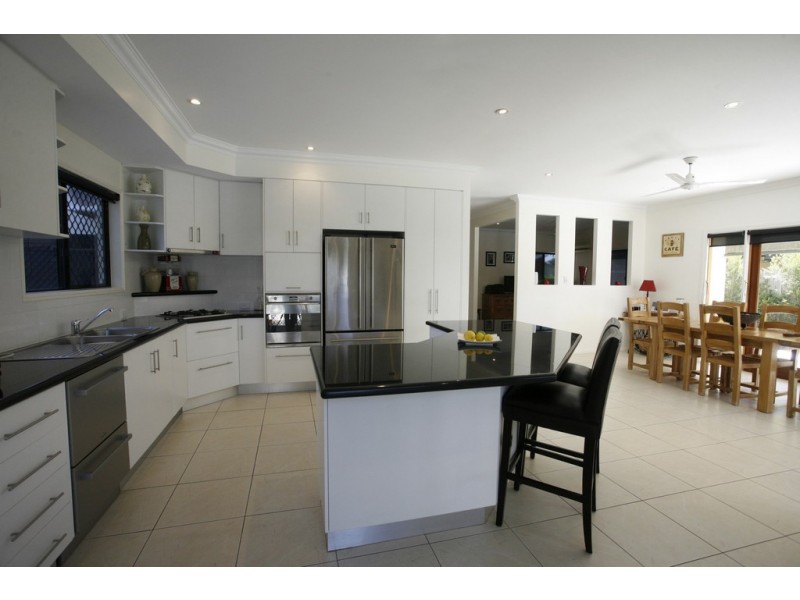 37 Waterview Drive, Bushland Beach QLD 4818