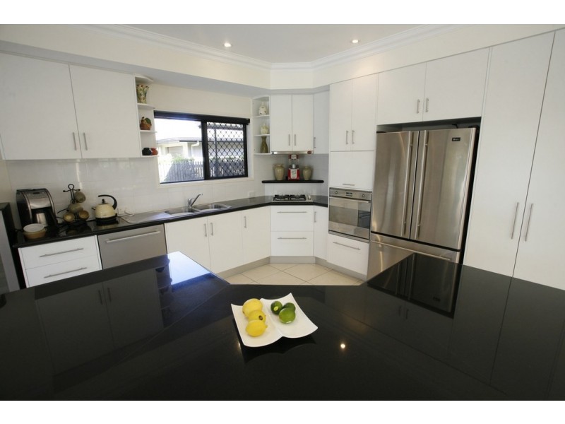 37 Waterview Drive, Bushland Beach QLD 4818