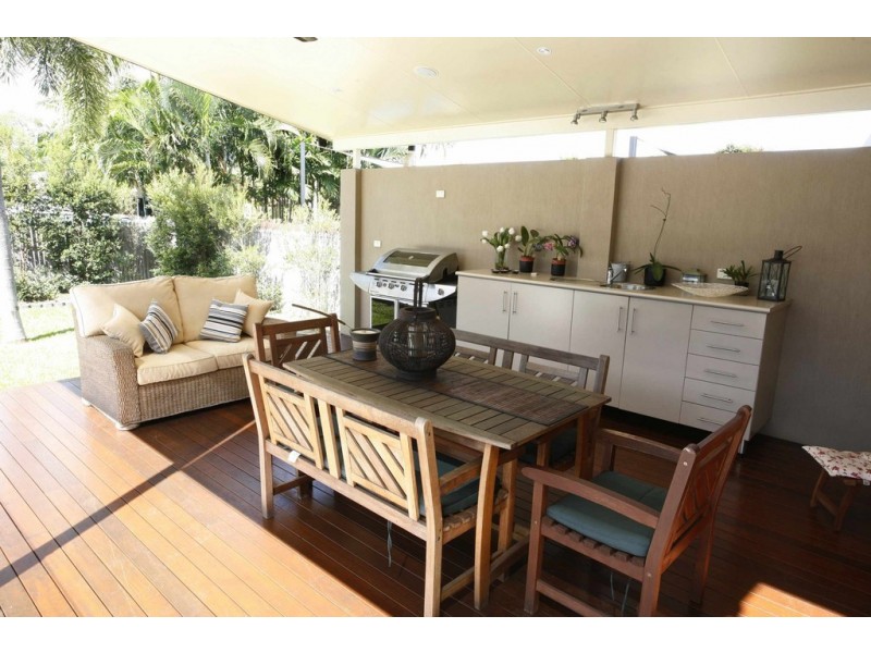 37 Waterview Drive, Bushland Beach QLD 4818