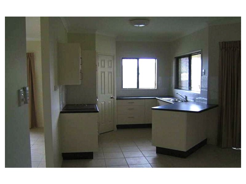 8 Lockyer Place, Mount Louisa QLD 4814