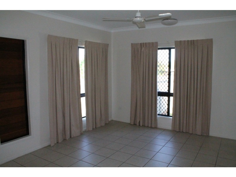 8 Lockyer Place, Mount Louisa QLD 4814