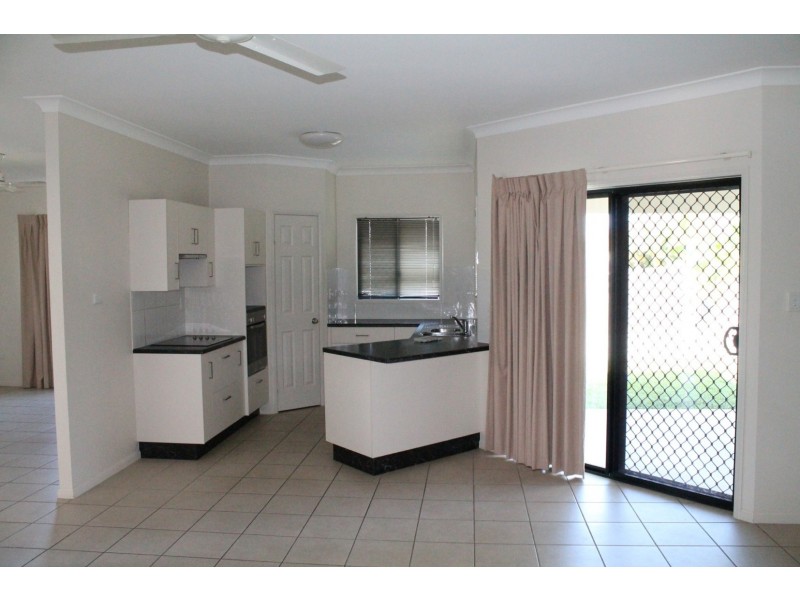 8 Lockyer Place, Mount Louisa QLD 4814