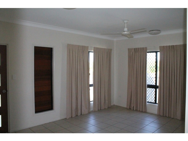 8 Lockyer Place, Mount Louisa QLD 4814