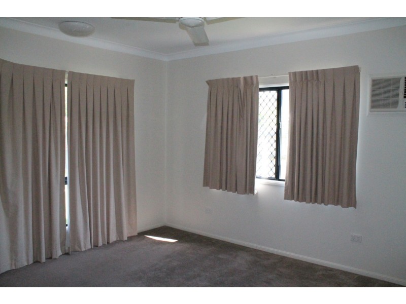 8 Lockyer Place, Mount Louisa QLD 4814