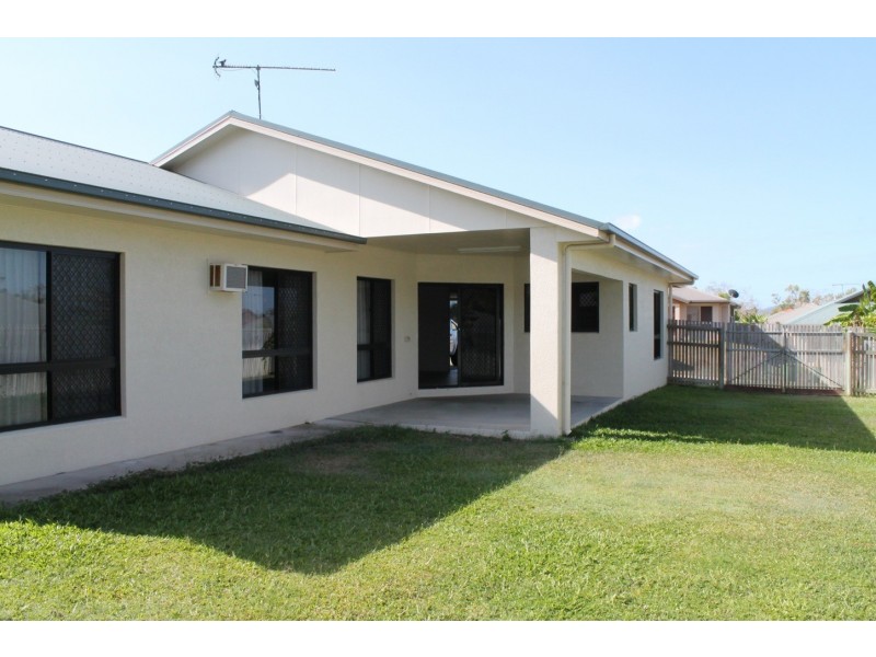 8 Lockyer Place, Mount Louisa QLD 4814