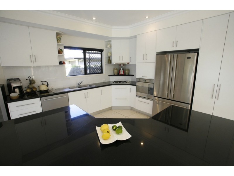 37 Waterview Drive, Bushland Beach QLD 4818