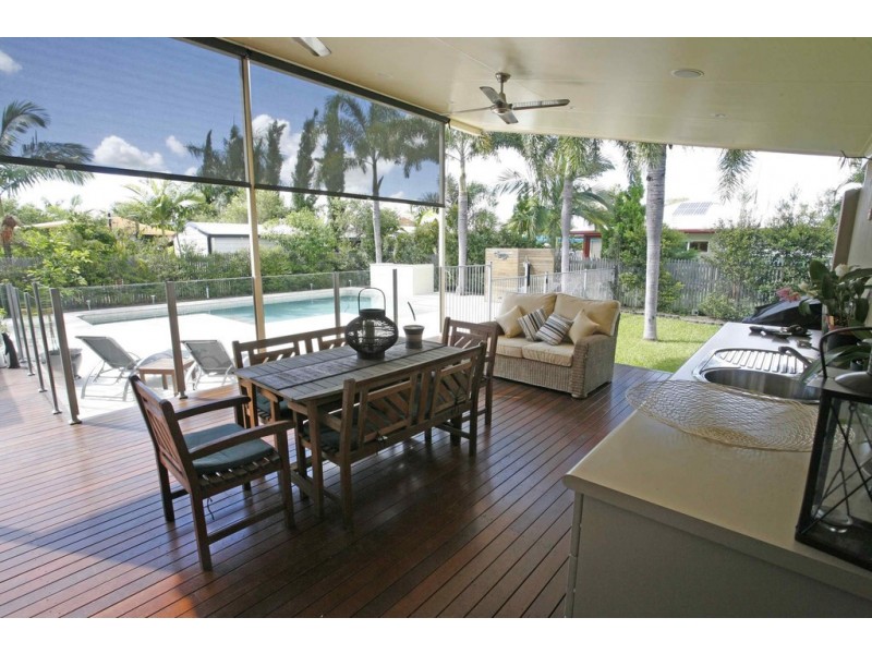 37 Waterview Drive, Bushland Beach QLD 4818
