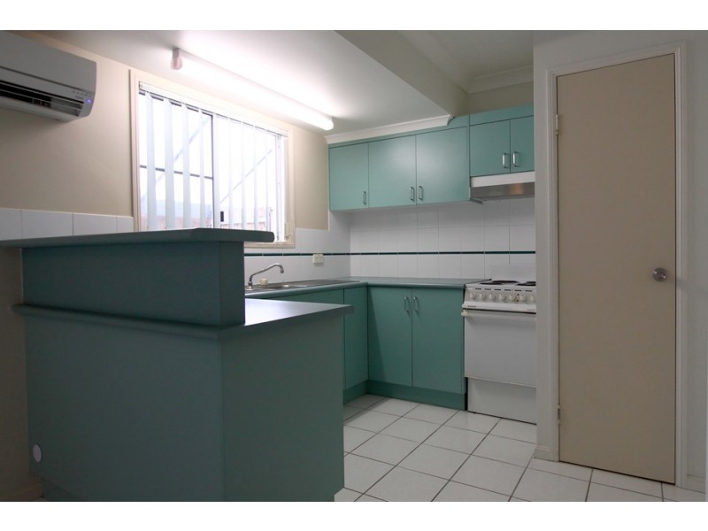 4/10 Vivian Street, Pimlico QLD 4812