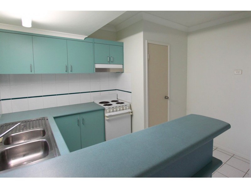 4/10 Vivian Street, Pimlico QLD 4812