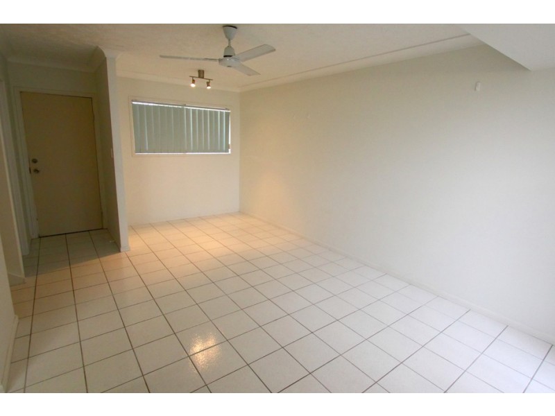 4/10 Vivian Street, Pimlico QLD 4812